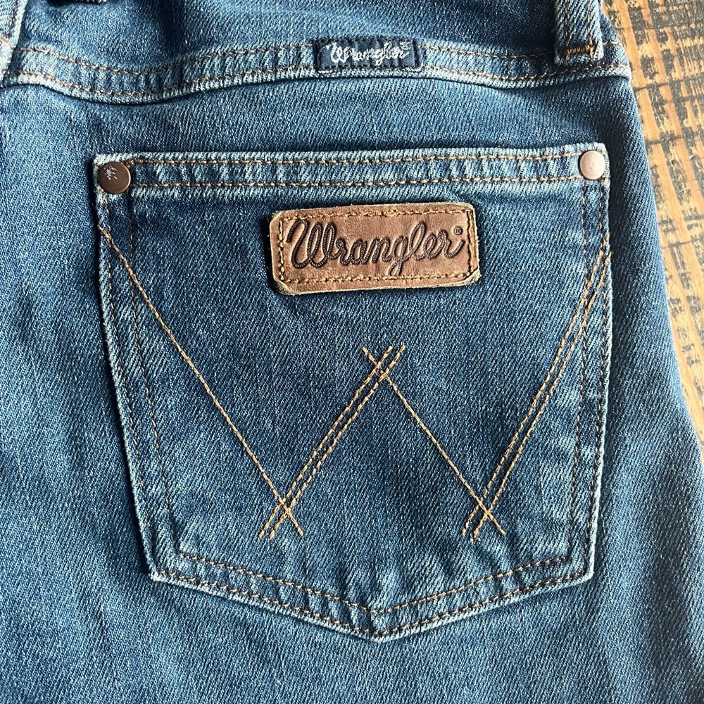 Wrangler Women's Straight Leg Blue Jeans